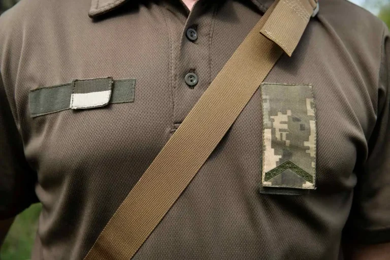 1-ukrainian-soldier-wearing-uniform-front-view